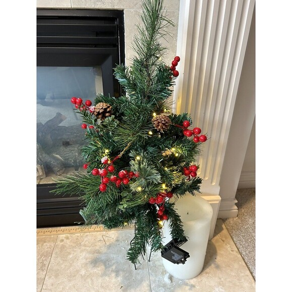 Set of 2 22” Outdoor Pathway Christmas Trees, Battery Operated Pre-Lit Holida - Picture 9 of 12